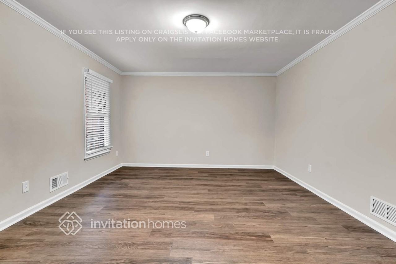 5031 Golf Link Ct - Photo 4 of 26