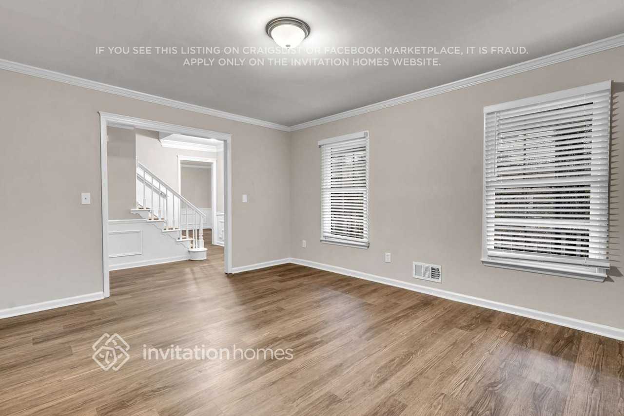 5031 Golf Link Ct - Photo 5 of 26