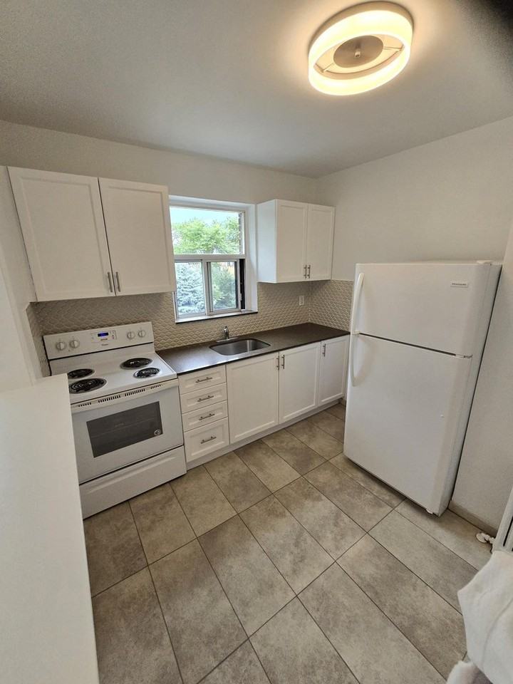 16 Arrowsmith Ave - Photo 2 of 12