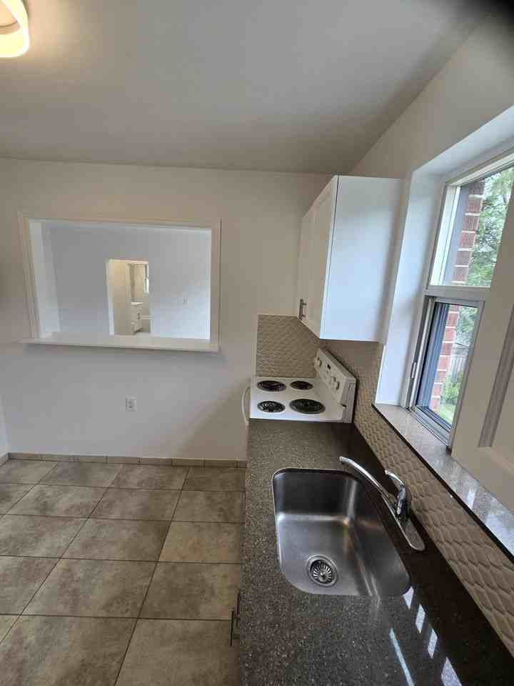 16 Arrowsmith Ave - Photo 3 of 12