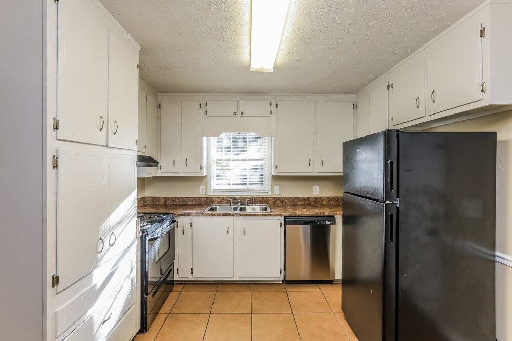 3995 Holland Dr - Photo 6 of 16
