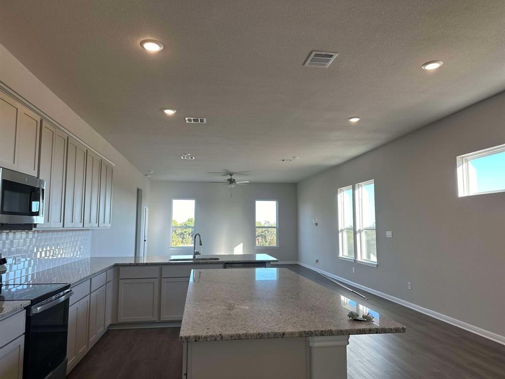 1225 Lavender Way - Photo 3 of 8