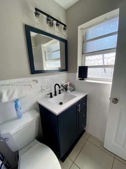 2560 Northeast 11th Court - Photo 2 of 13