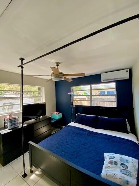 2560 Northeast 11th Court - Photo 4 of 13