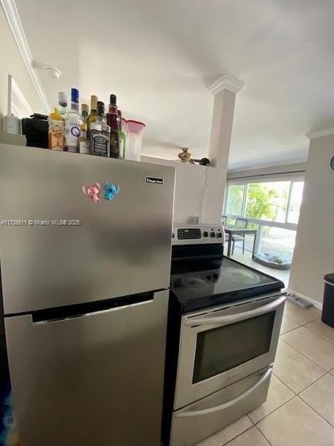 2560 Northeast 11th Court - Photo 6 of 13