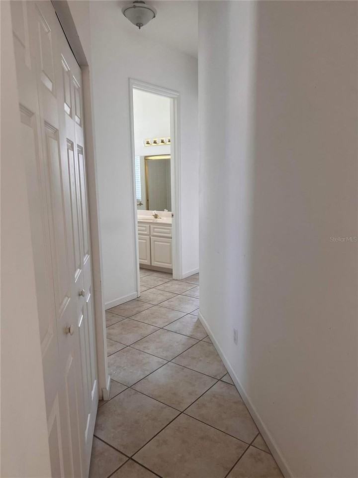 5835 Nw 21st St - Photo 5 of 25