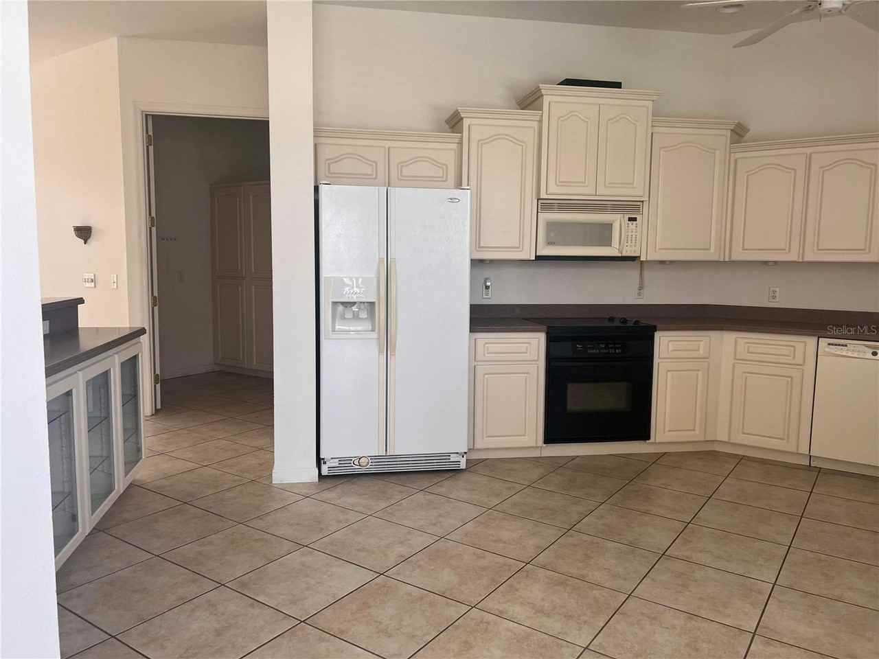 5835 Nw 21st St - Photo 7 of 25