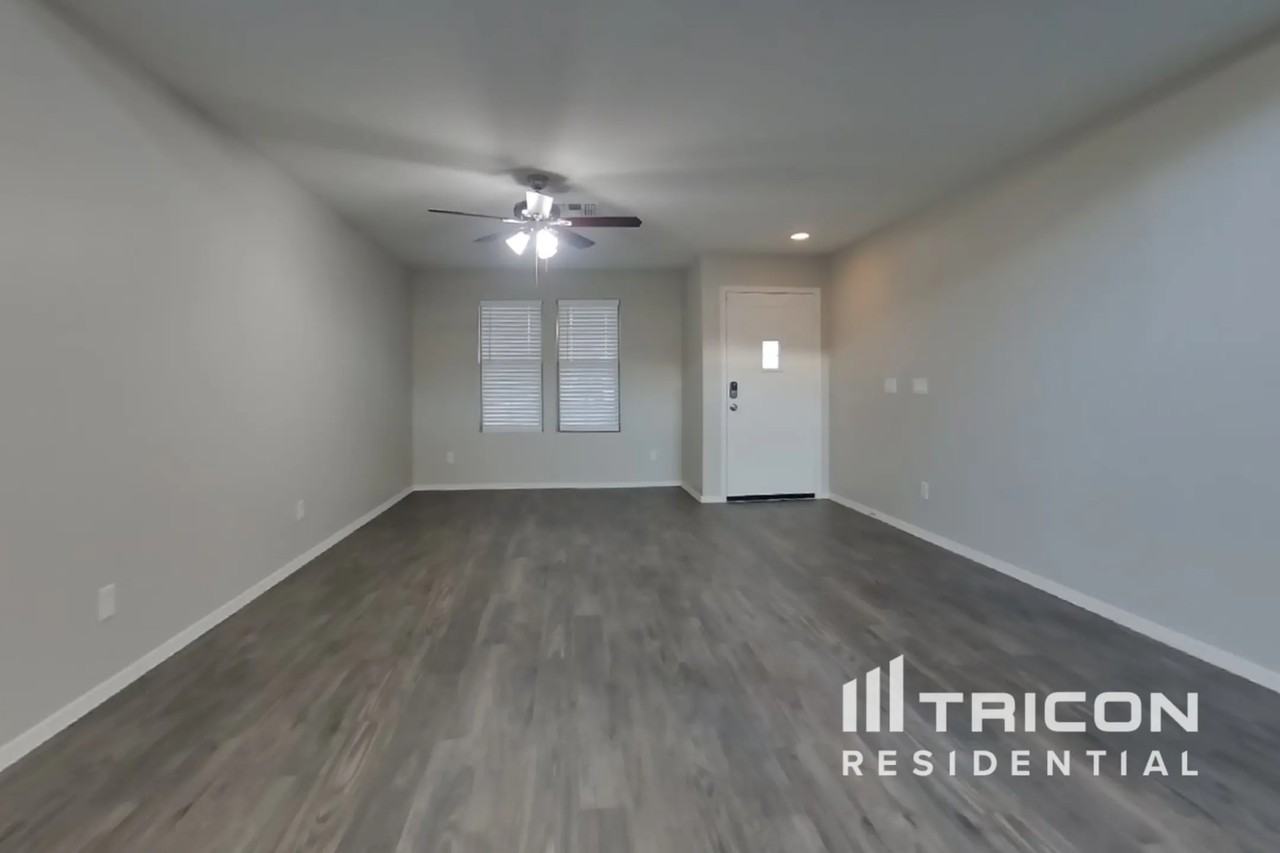 12791 12791 N 142nd Avenue Surprise AZ - Photo 3 of 32
