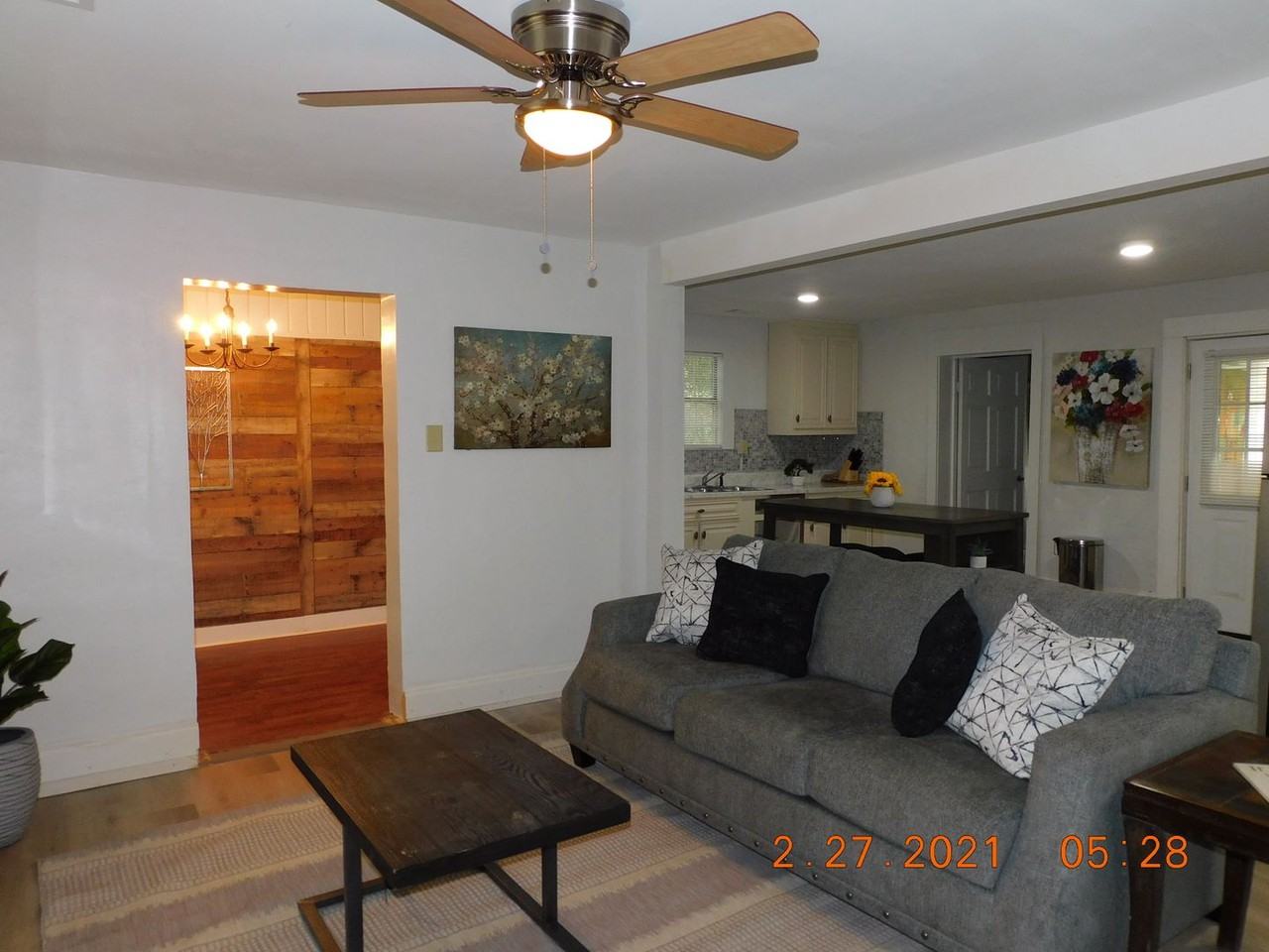 1332 Hillridge Dr - Photo 3 of 11