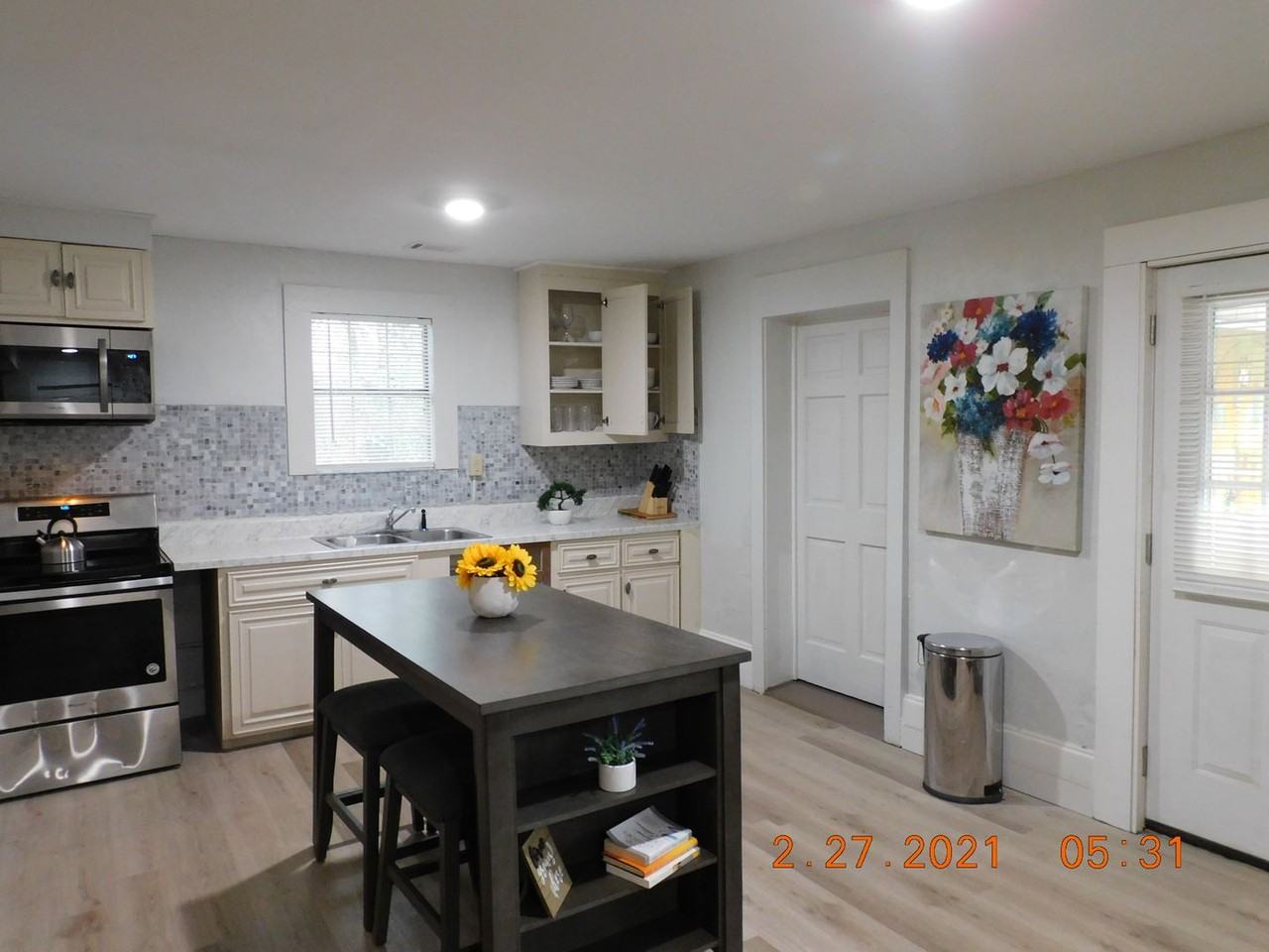 1332 Hillridge Dr - Photo 5 of 11