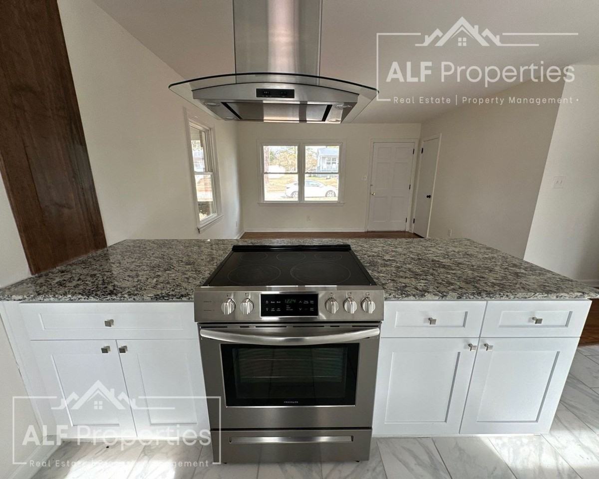 605 Lincoln Dr - Photo 2 of 20