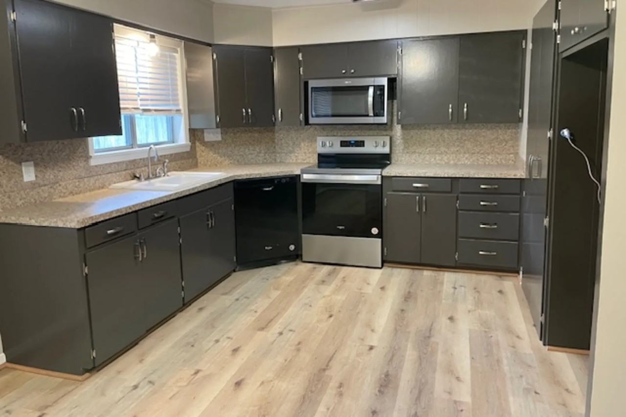 1310 Wallace St - Photo 3 of 15