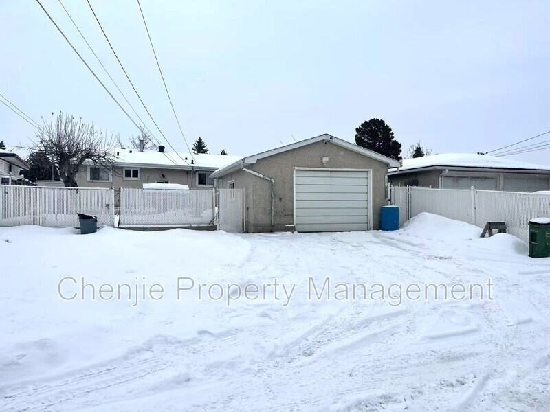 13534 90 St Nw - Photo 2 of 16