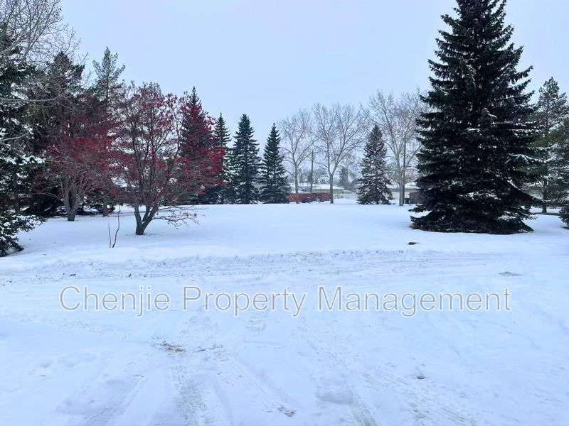 13534 90 St Nw - Photo 3 of 16