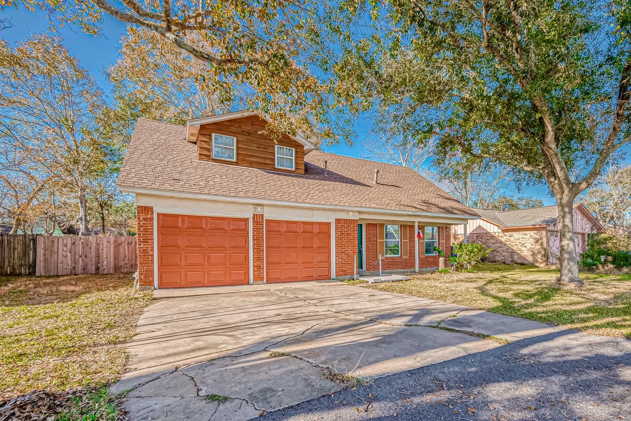 1612 2nd St - Photo 2 of 50