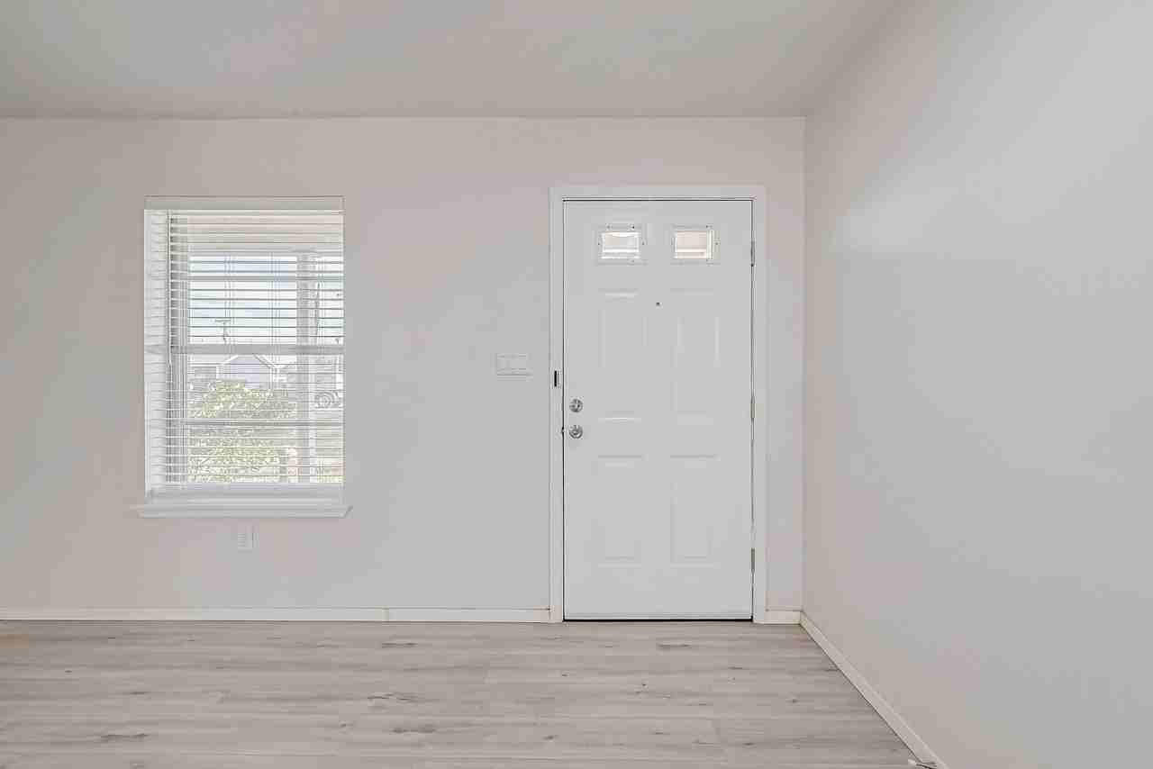 1612 2nd St - Photo 6 of 50