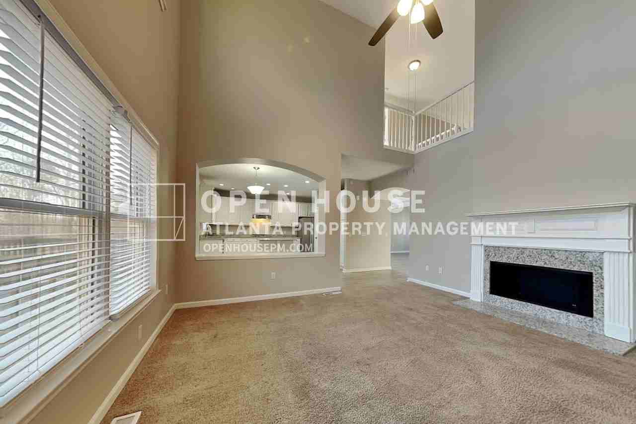 413 Middlebrooke St - Photo 3 of 35