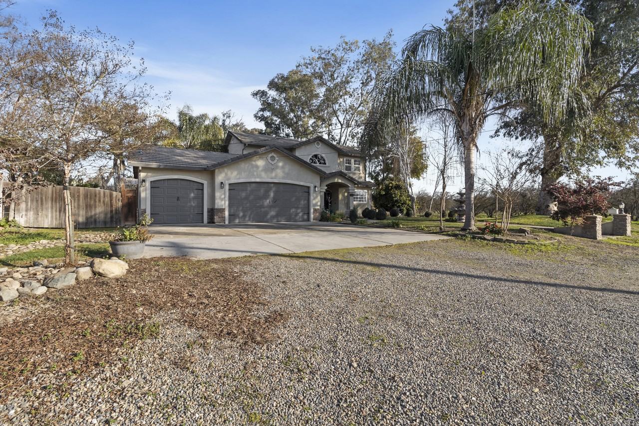 10284 Longview Rd - Photo 2 of 16