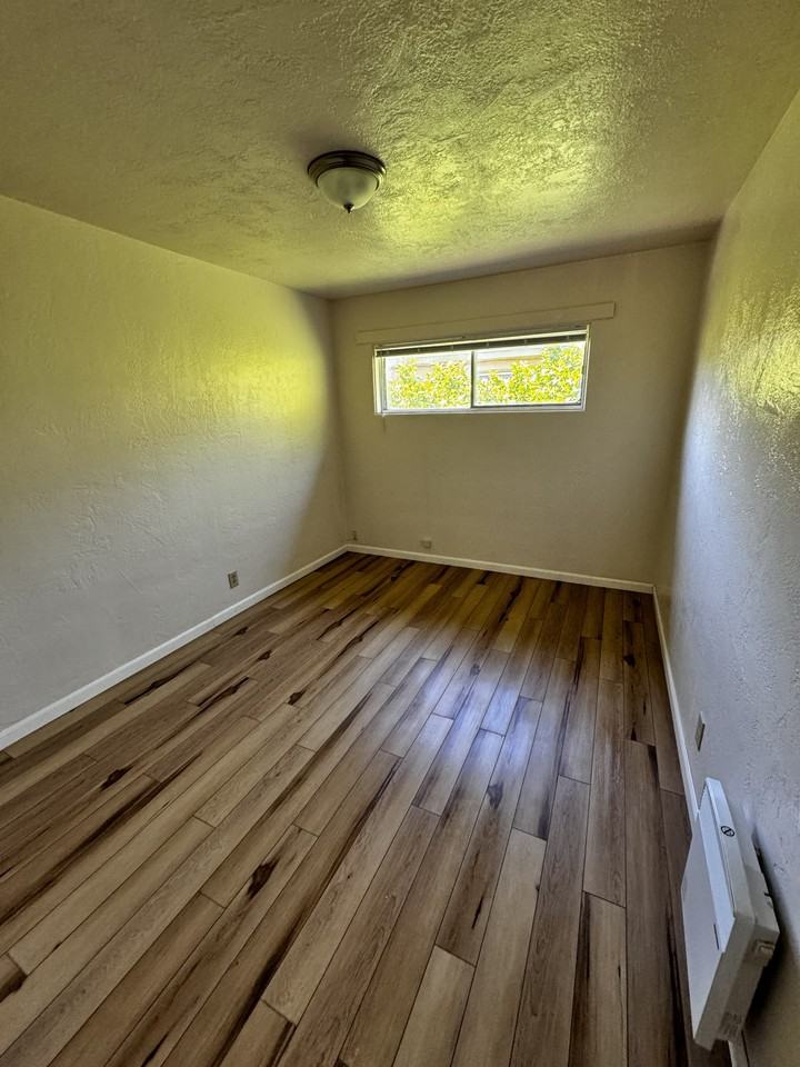 283 Phelps Ave - Photo 7 of 10