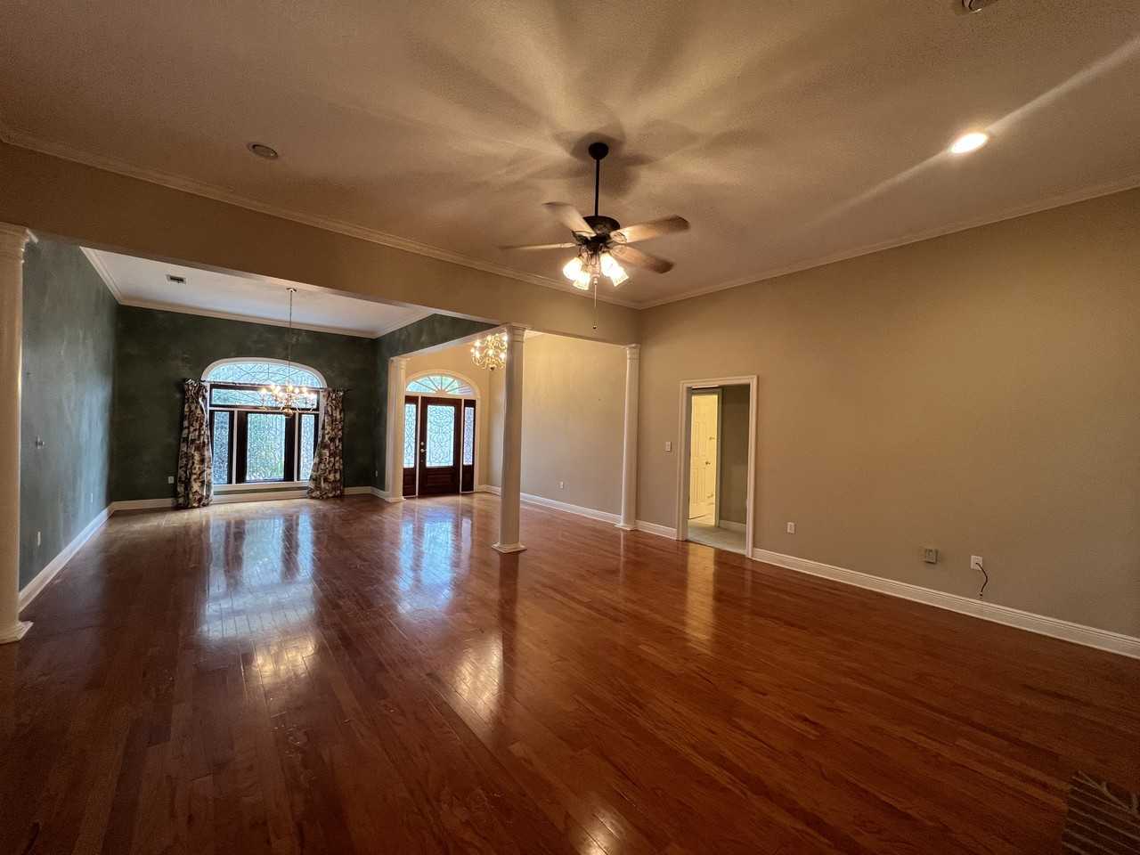 73 Highpointe Dr - Photo 3 of 24