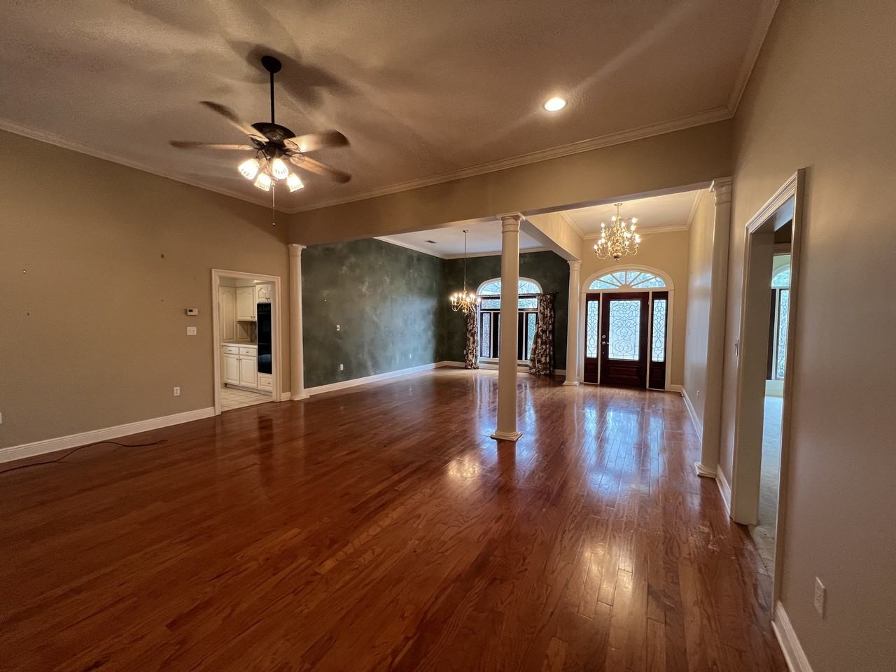 73 Highpointe Dr - Photo 4 of 24