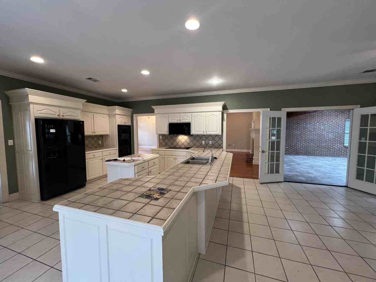 73 Highpointe Dr - Photo 6 of 24