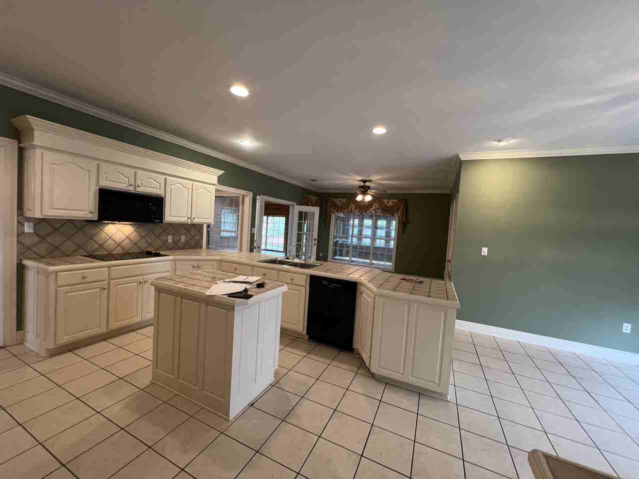 73 Highpointe Dr - Photo 7 of 24