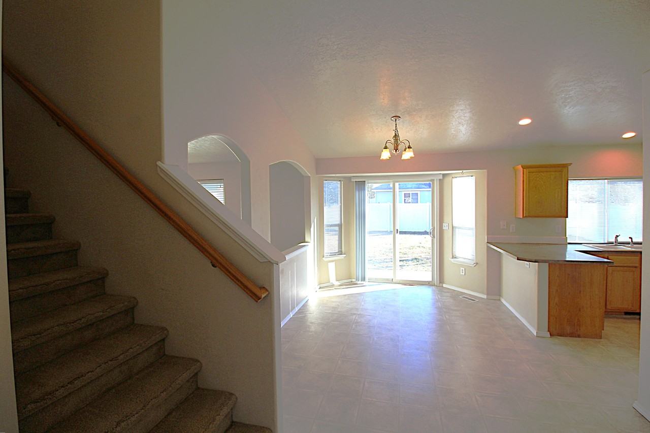 1770 N Veridian Ave - Photo 2 of 23