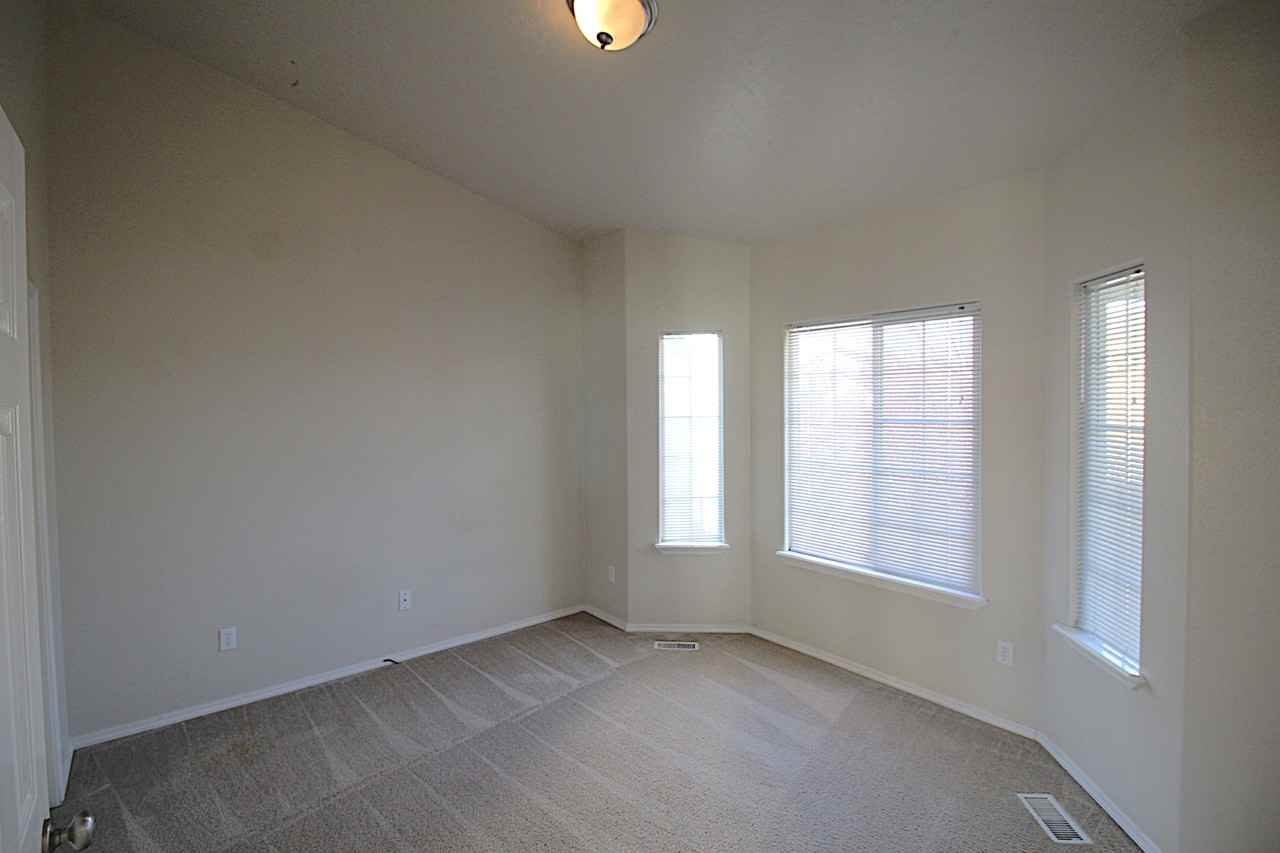 1770 N Veridian Ave - Photo 3 of 23