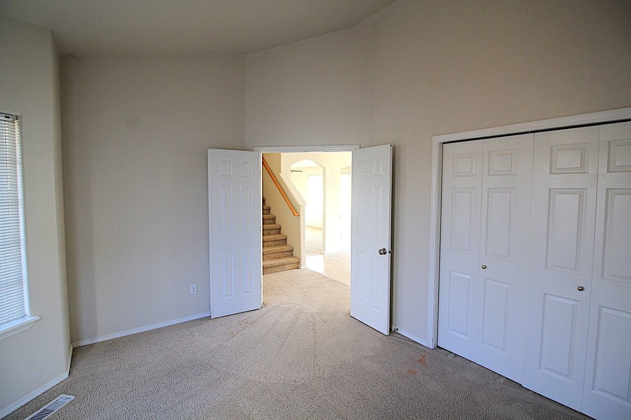 1770 N Veridian Ave - Photo 4 of 23