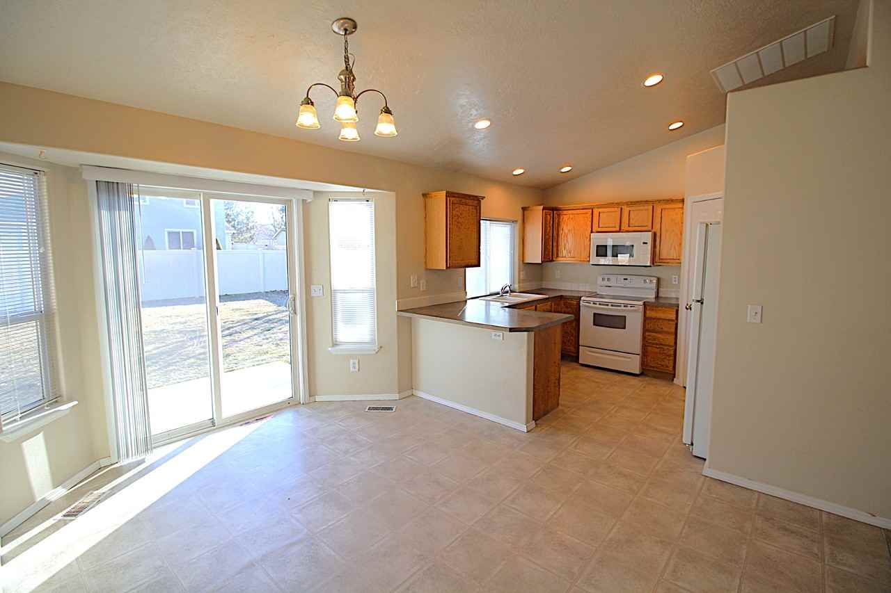 1770 N Veridian Ave - Photo 5 of 23