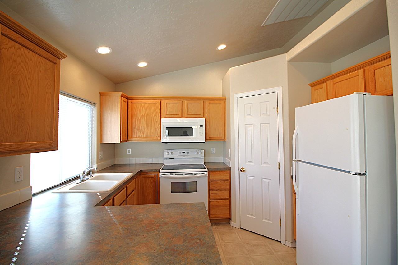 1770 N Veridian Ave - Photo 6 of 23