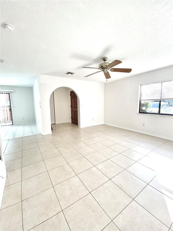 2067 Oak Meadow Cir - Photo 2 of 15