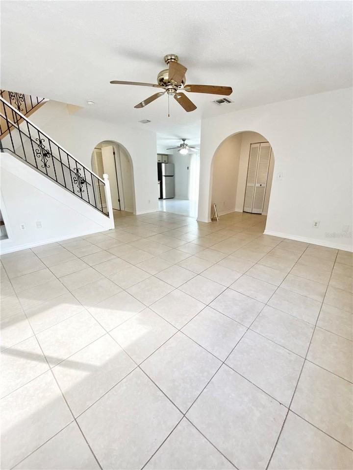 2067 Oak Meadow Cir - Photo 3 of 15