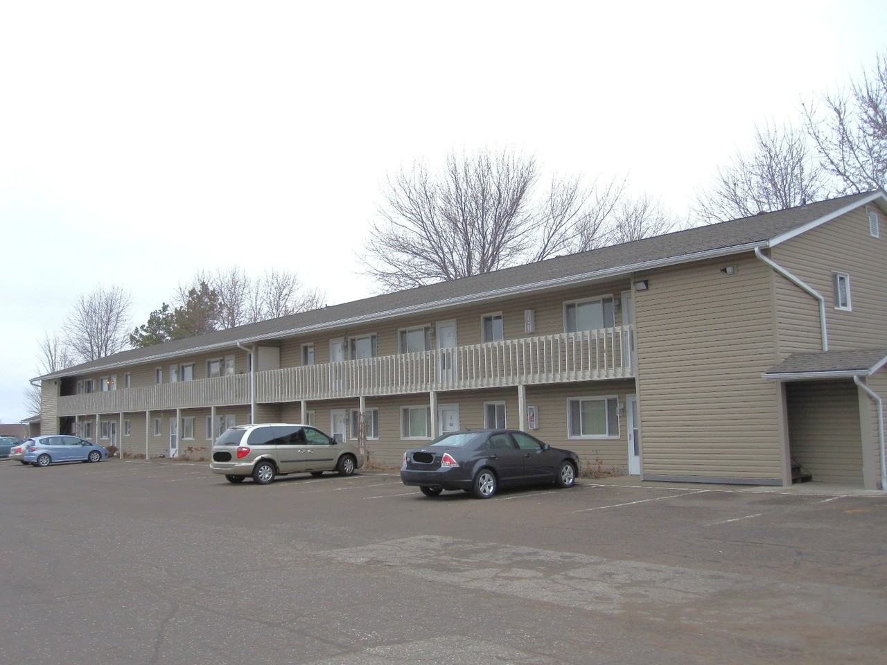 1380 Heritage Dr - Photo 2 of 5