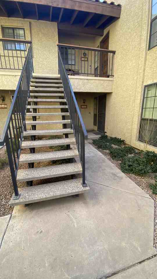 8215 N 21st Dr - Photo 4 of 46