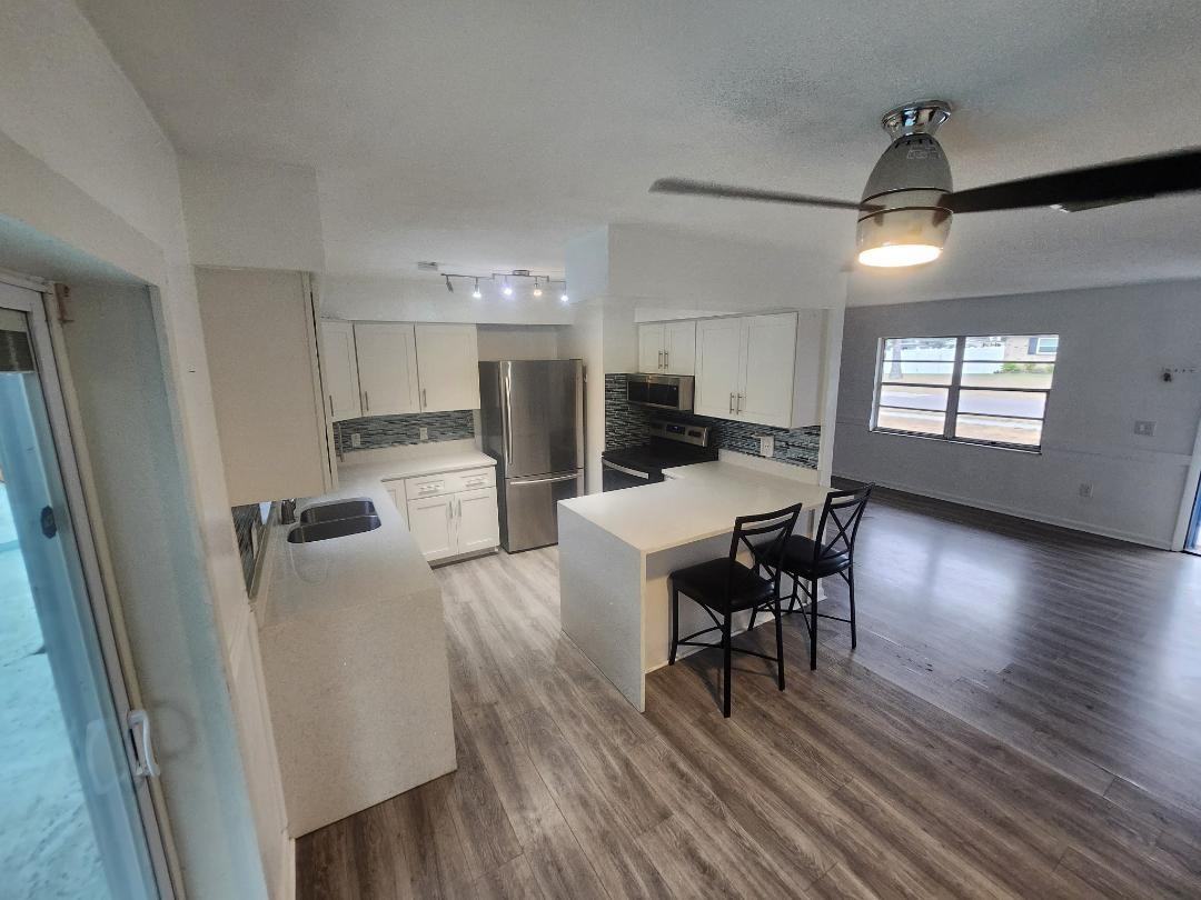 39219 5th Ave - Photo 3 of 16