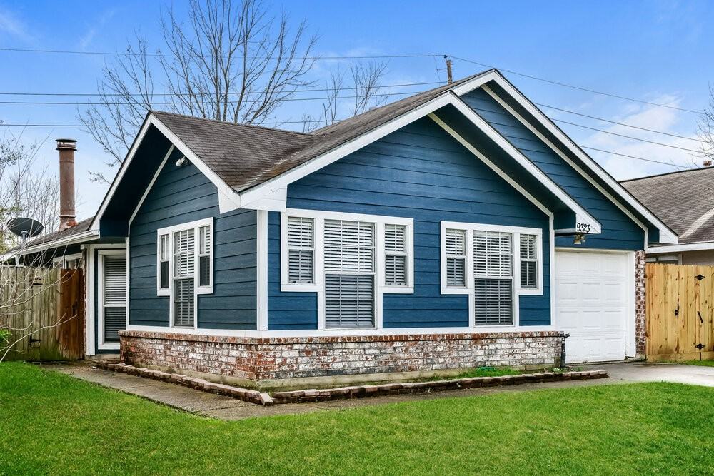 9323 Crescent Moon Dr - Photo 2 of 25