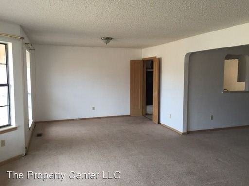 7404 NW 115th St - Photo 2 of 11