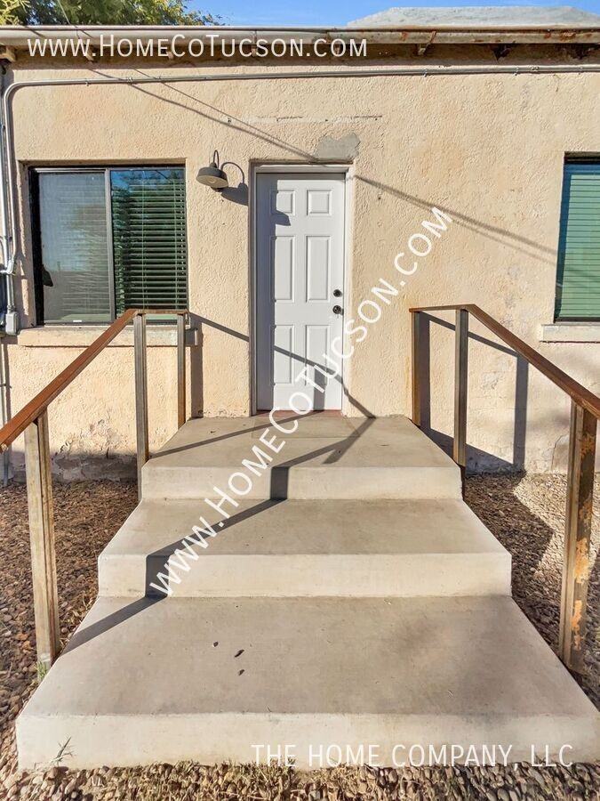 1812 1812 E 9th Street Back House: Access from back alley - Photo 2 of 20