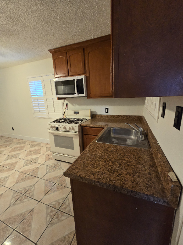 1561 W 9th St #1561W9thST - Photo 3 of 5