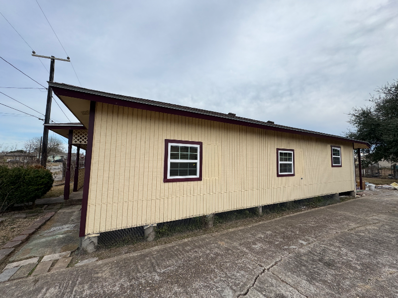 605 Mission Rd - Photo 2 of 18