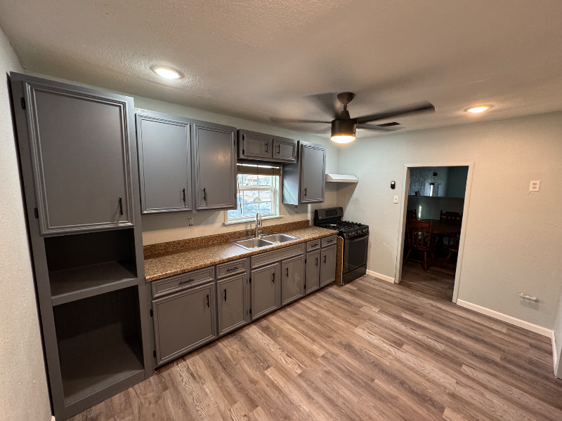 605 Mission Rd - Photo 3 of 18