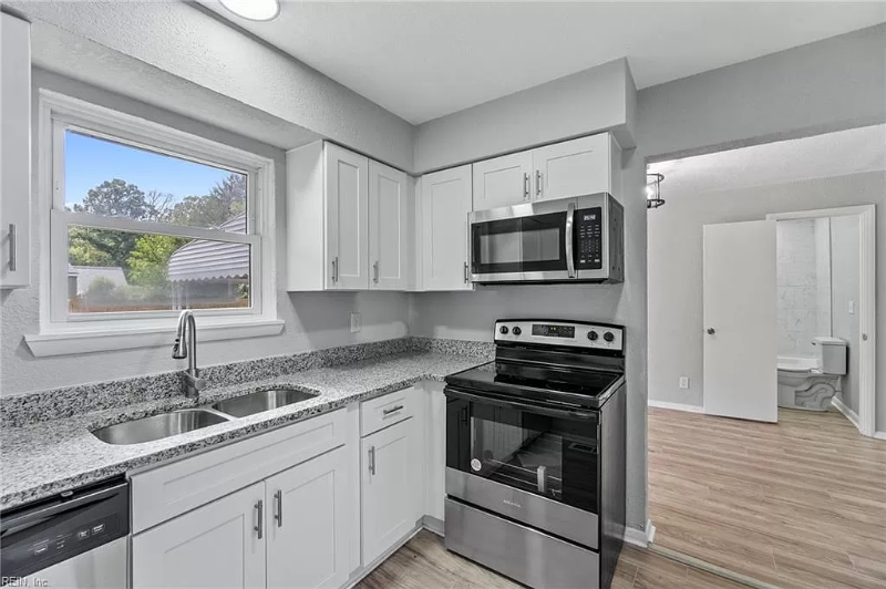 2520 E Lingard St - Photo 2 of 8