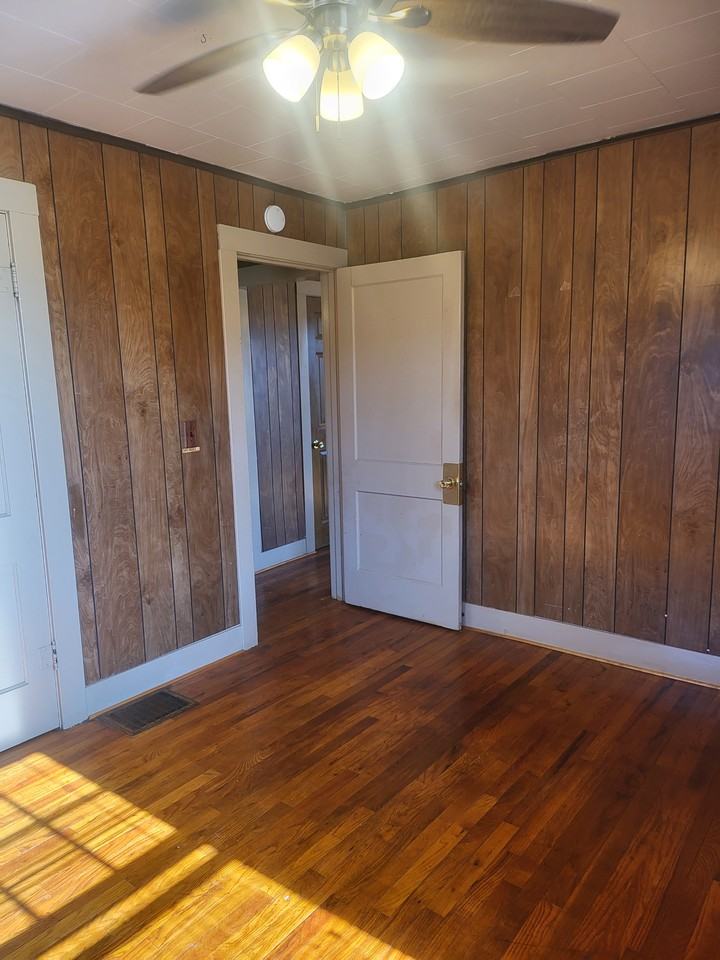 200 E College St - Photo 2 of 10