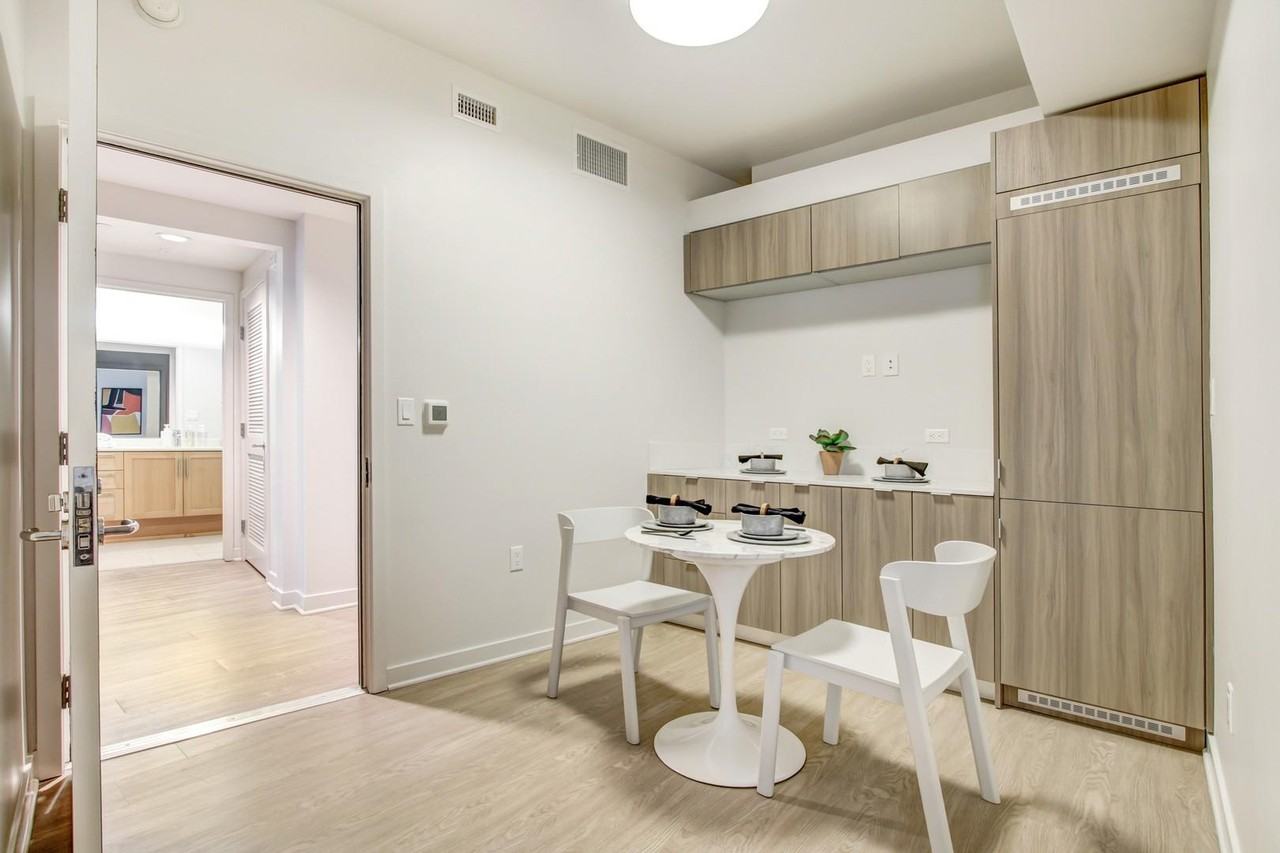 Wilshire Margot - Photo 6 of 50