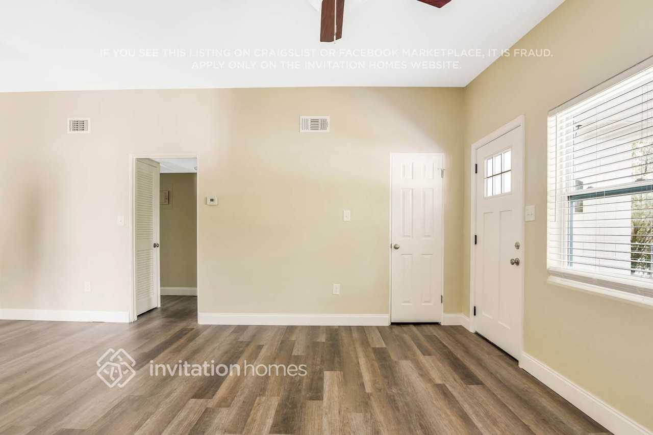 5123 Londonderry Blvd - Photo 2 of 20
