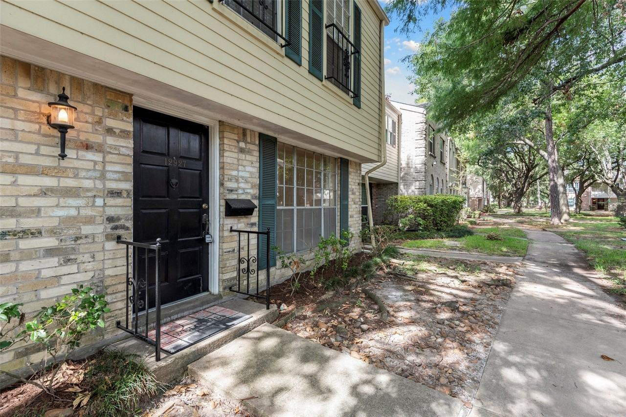 12927 Trail Hollow Dr - Photo 2 of 23