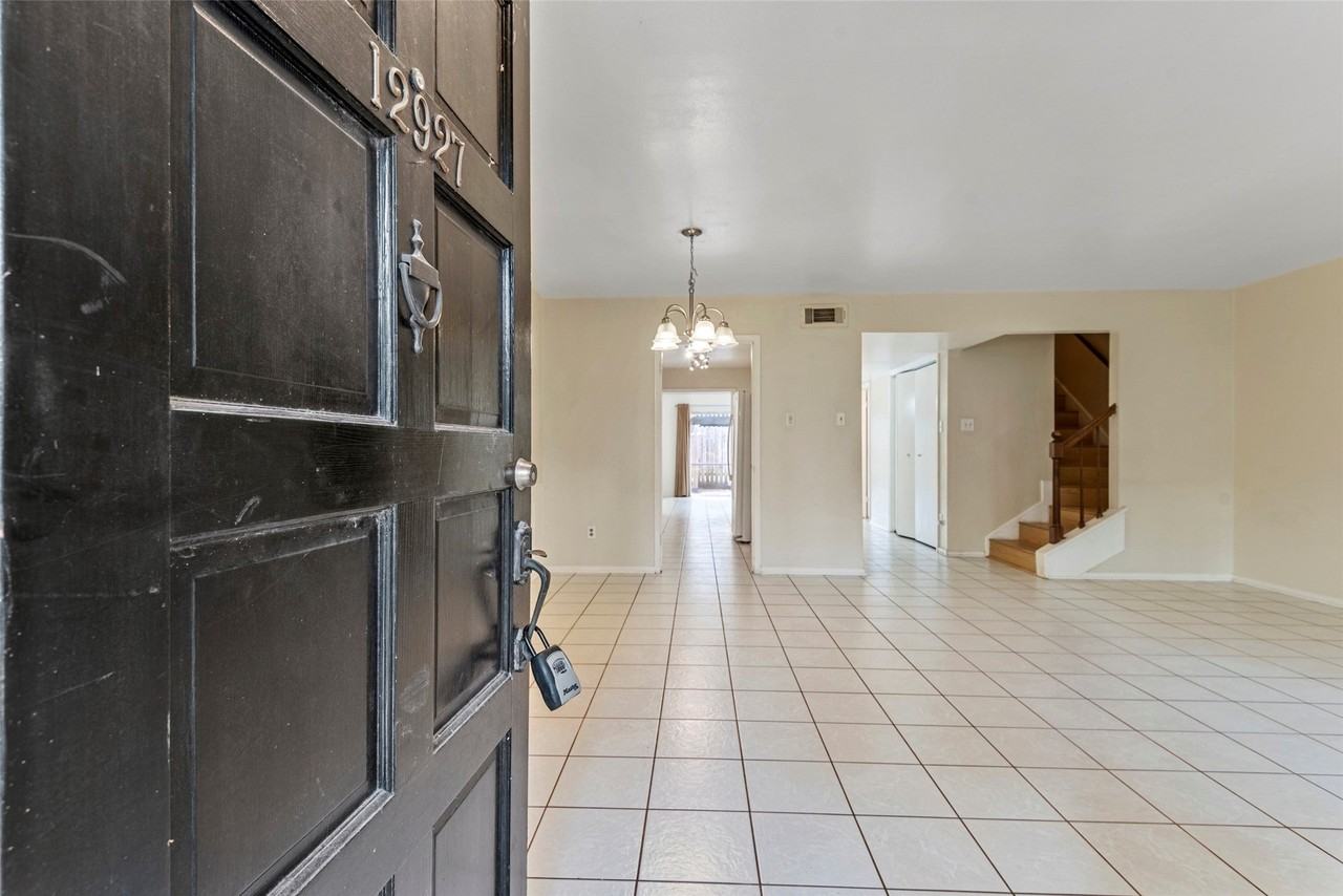 12927 Trail Hollow Dr - Photo 3 of 23