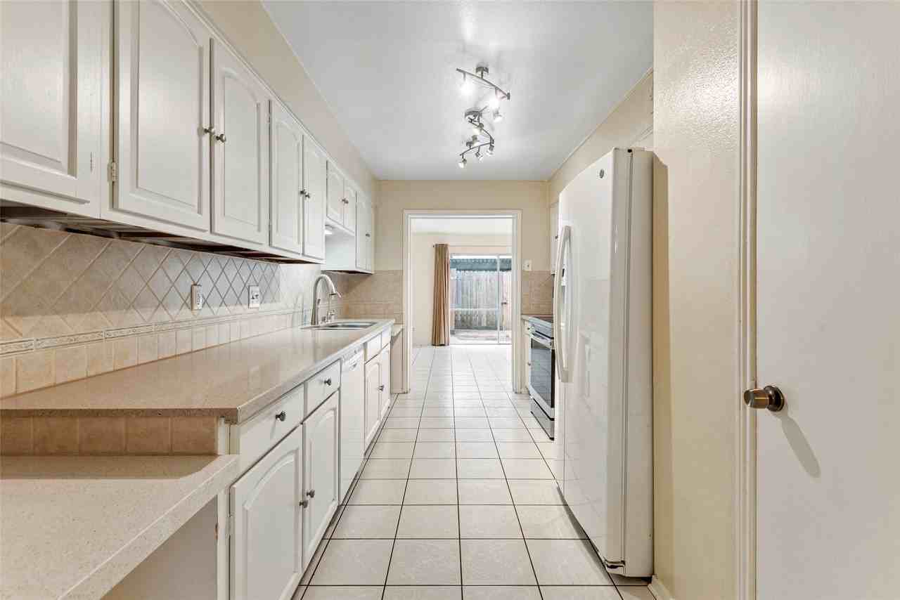 12927 Trail Hollow Dr - Photo 6 of 23